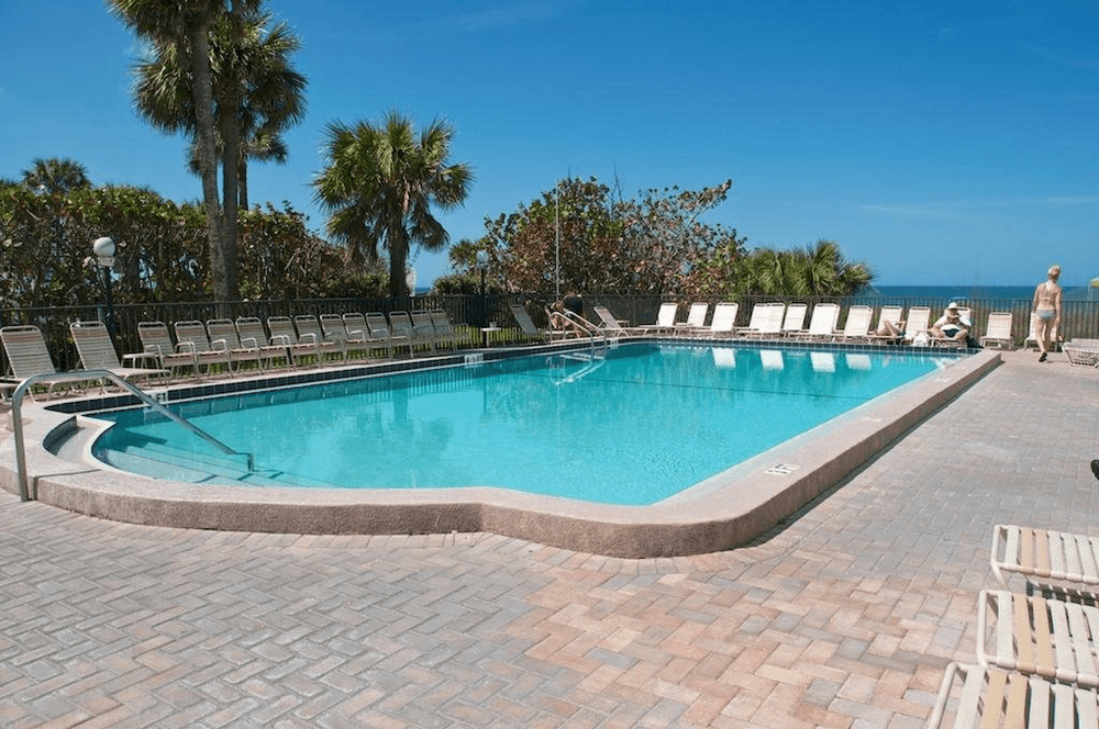 Camaron Cove Court